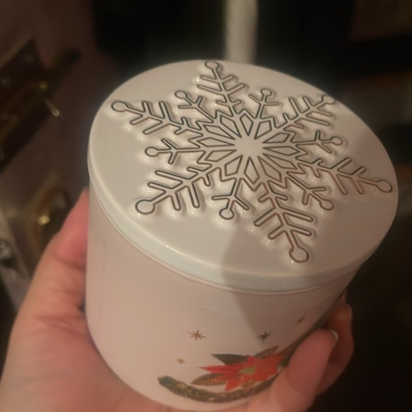 White Barn Feliz Navidad Scented Candle - Picture 3 of 4